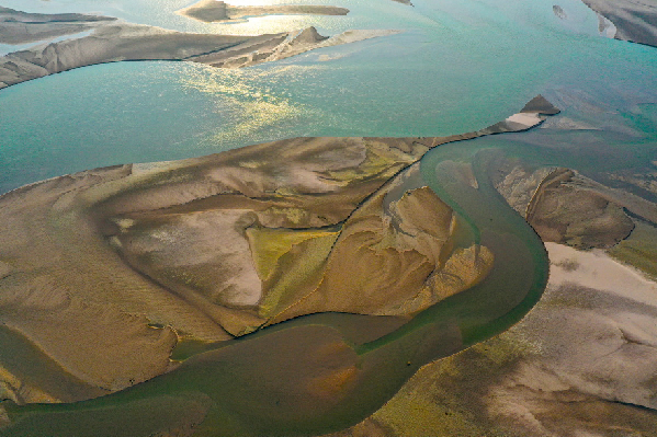 千里黃河過(guò)陜西 一川清流出峽谷